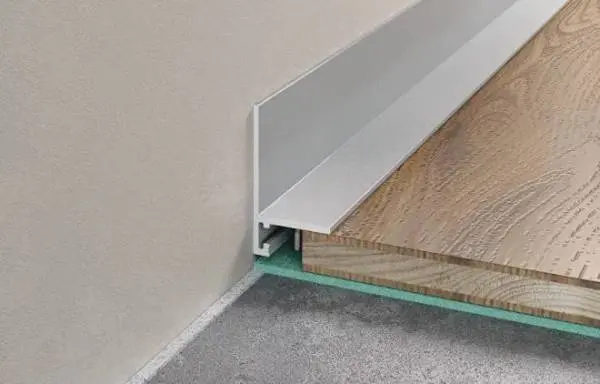 Микроплинтус 16-20мм 2,4м анод. серебро матовый, шт