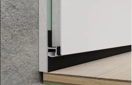 Плинтус потайной 50х15 мм 2,5м с рассеивателем анод. черный матовый