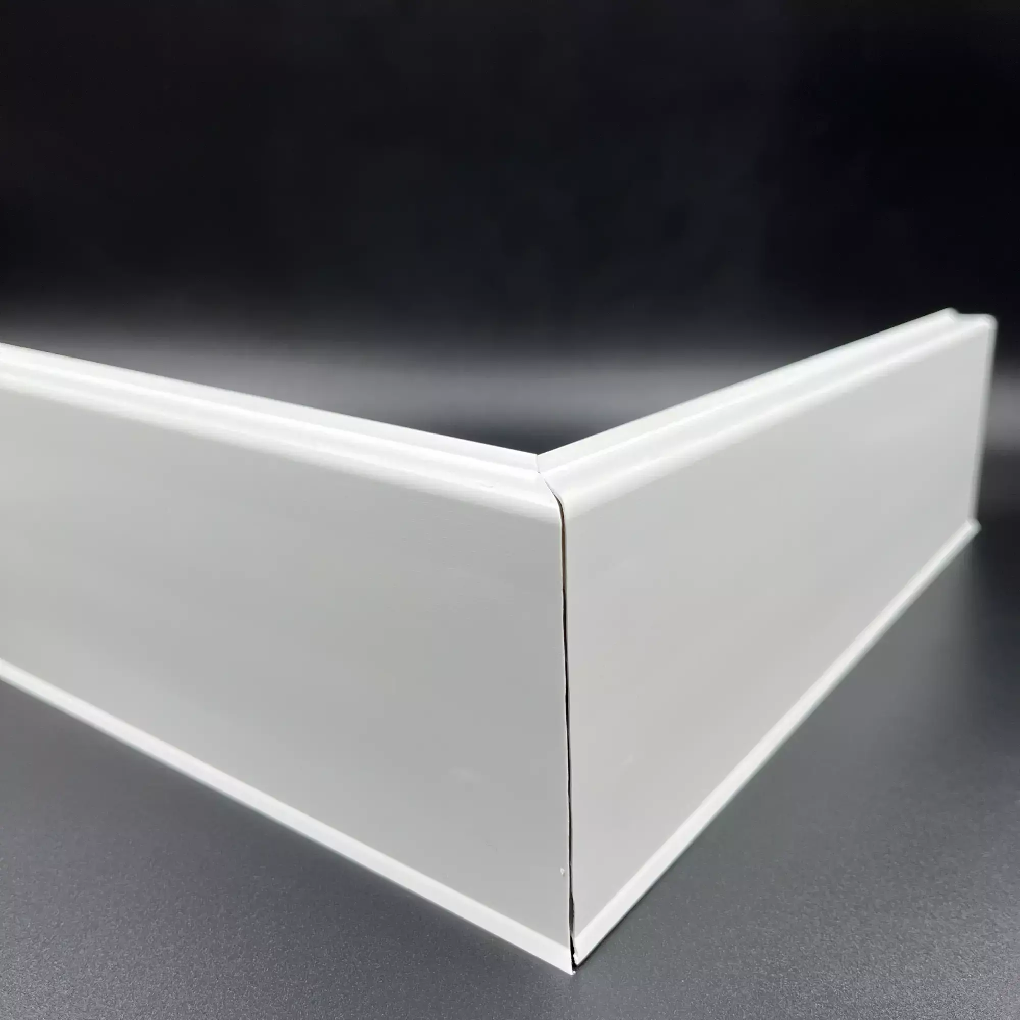 Плинтус напольный прямоугольный 80мм 2,2м "Идеал Дюра", 001 Белый (10 шт/уп)