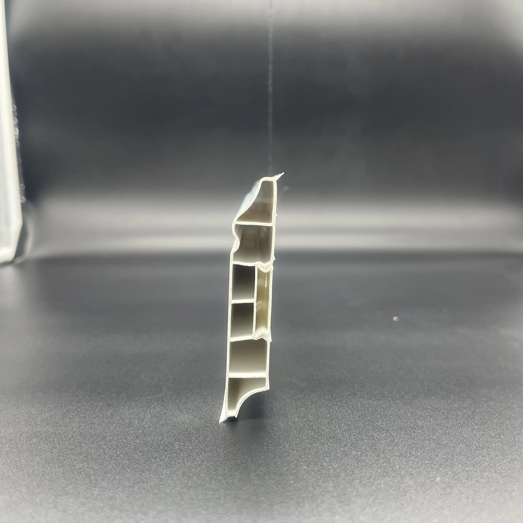 Плинтус напольный фигурный 80мм 2,2м "Идеал Дюра", 001 Белый